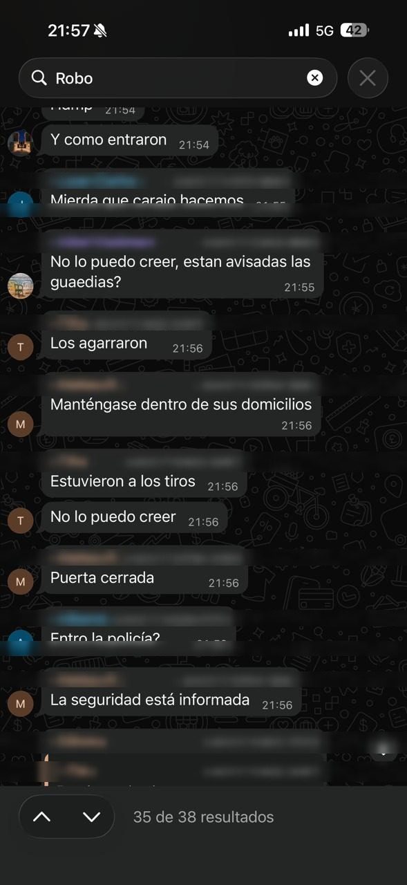 Manténganse dentro de sus domicilios, puerta cerrada. El aviso que circula mientras pasa.