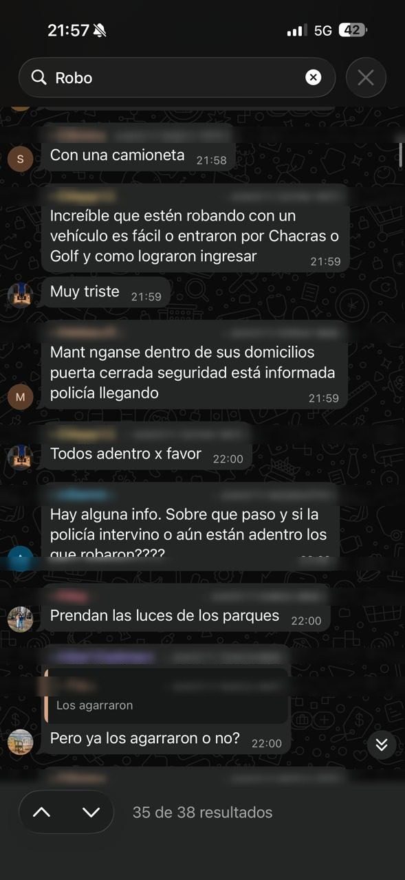 Increíble que estén robando con un vehículo. Vecinos preguntando por dónde ingresaron.