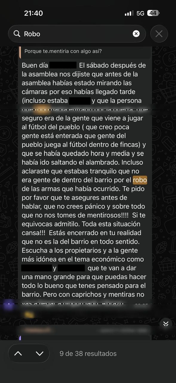 Reclamo de vecinos pidiendo información sobre el robo de armas y la noche del tiroteo.